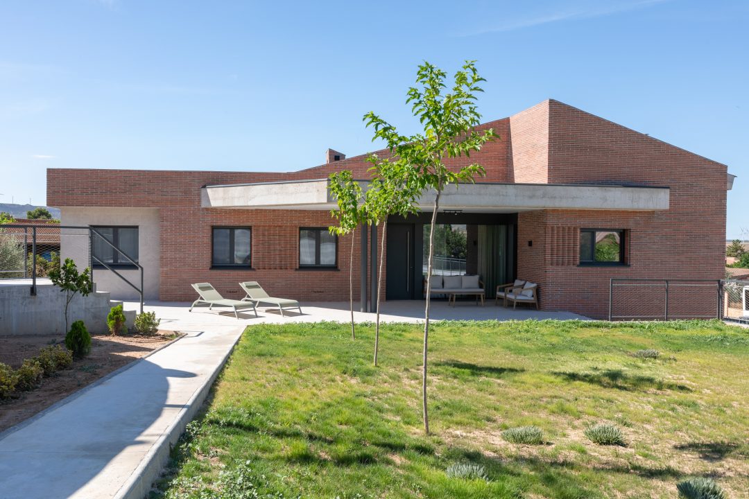 002_CasaLadrillo_Grande_