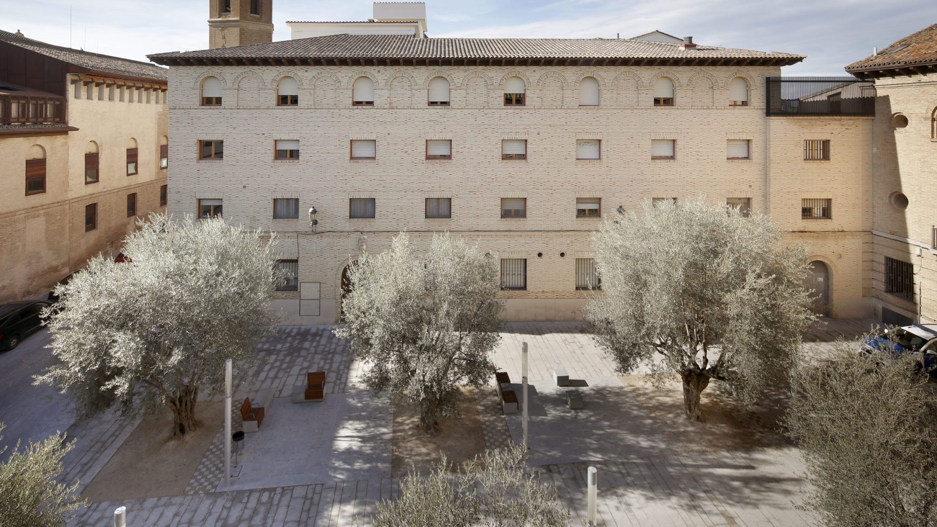 FINALISTA Mejor Actuación de Reforma, Rehabilitación o Restauración Edificatoria: Reurbanización de la Plaza de la Constitución de Barbastro de Grupo GEN Arquitectura y Sergio Latre.