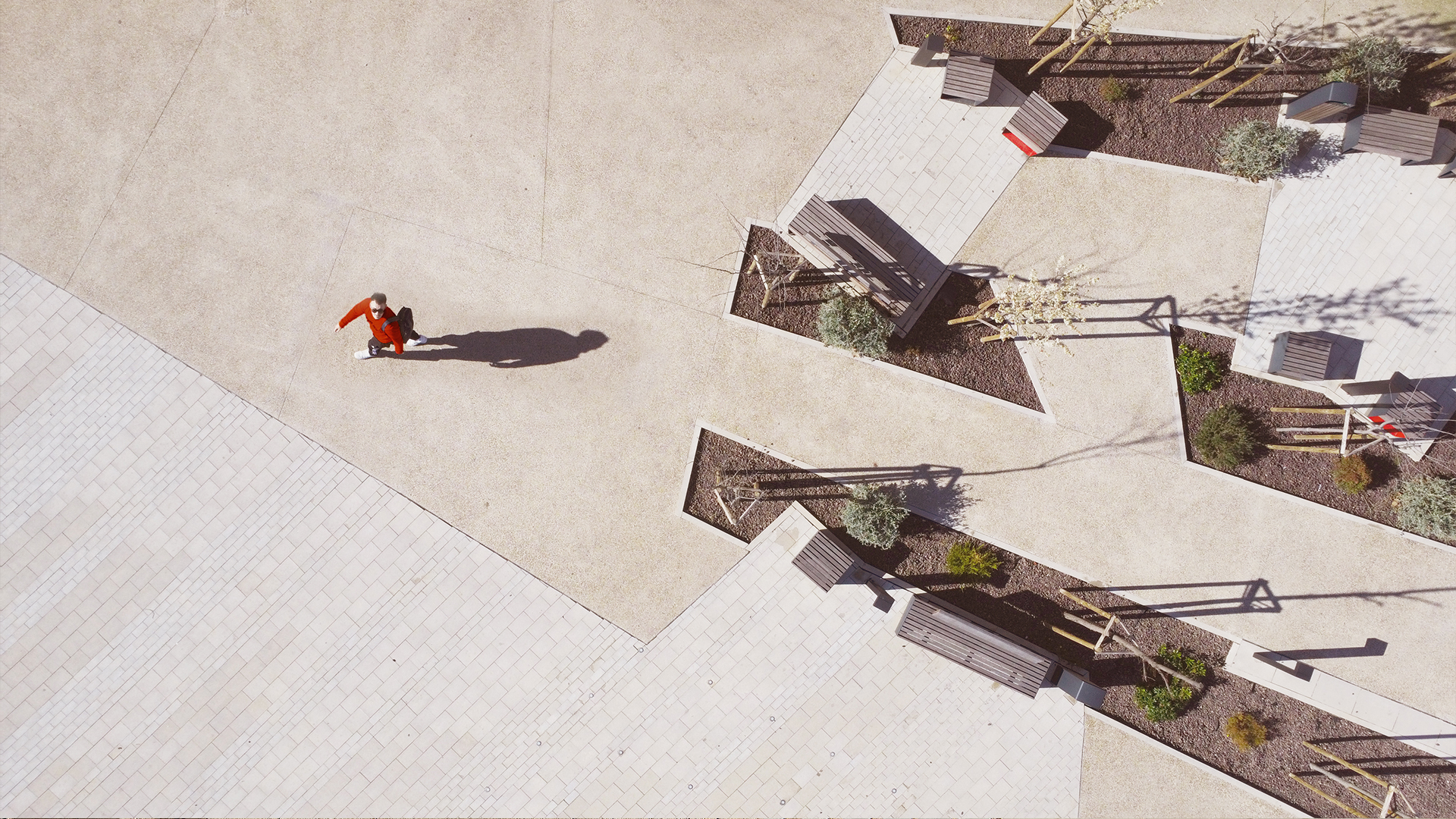 FINALISTA Mejor Iniciativa Pública en Edificación: Reurbanización de la plaza y alrededores del polideportivo de el Burgo de Ebro (Zaragoza) de Grupo GEN Arquitectura y Sergio Latre