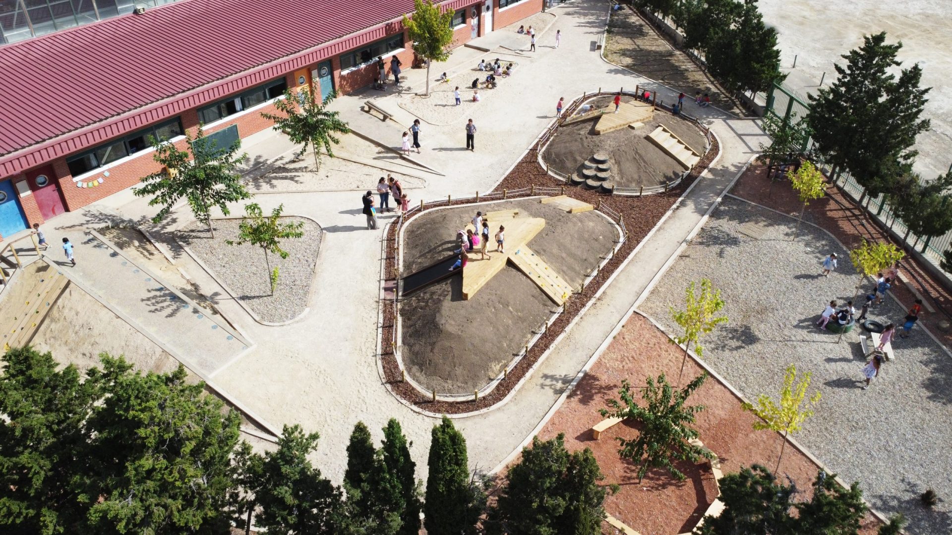 FINALISTA Mejor Iniciativa Pública en Edificación: Naturalización de patios Colegio Gaspar Remiro de Èpila (Zaragoza) de Grupo GEN Arquitectura y Sergio Latre