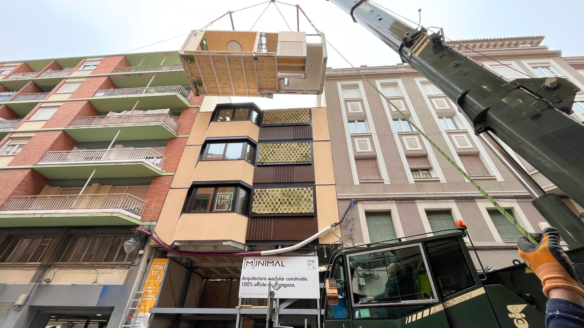 FINALISTA Mejor Proyecto de Innovación y/o Sistema de Construcción Industrializada del Sector de la Construcción: MINIMAL SUITES MUDEJAR, el primer hotel modular en altura de España de METRO 7