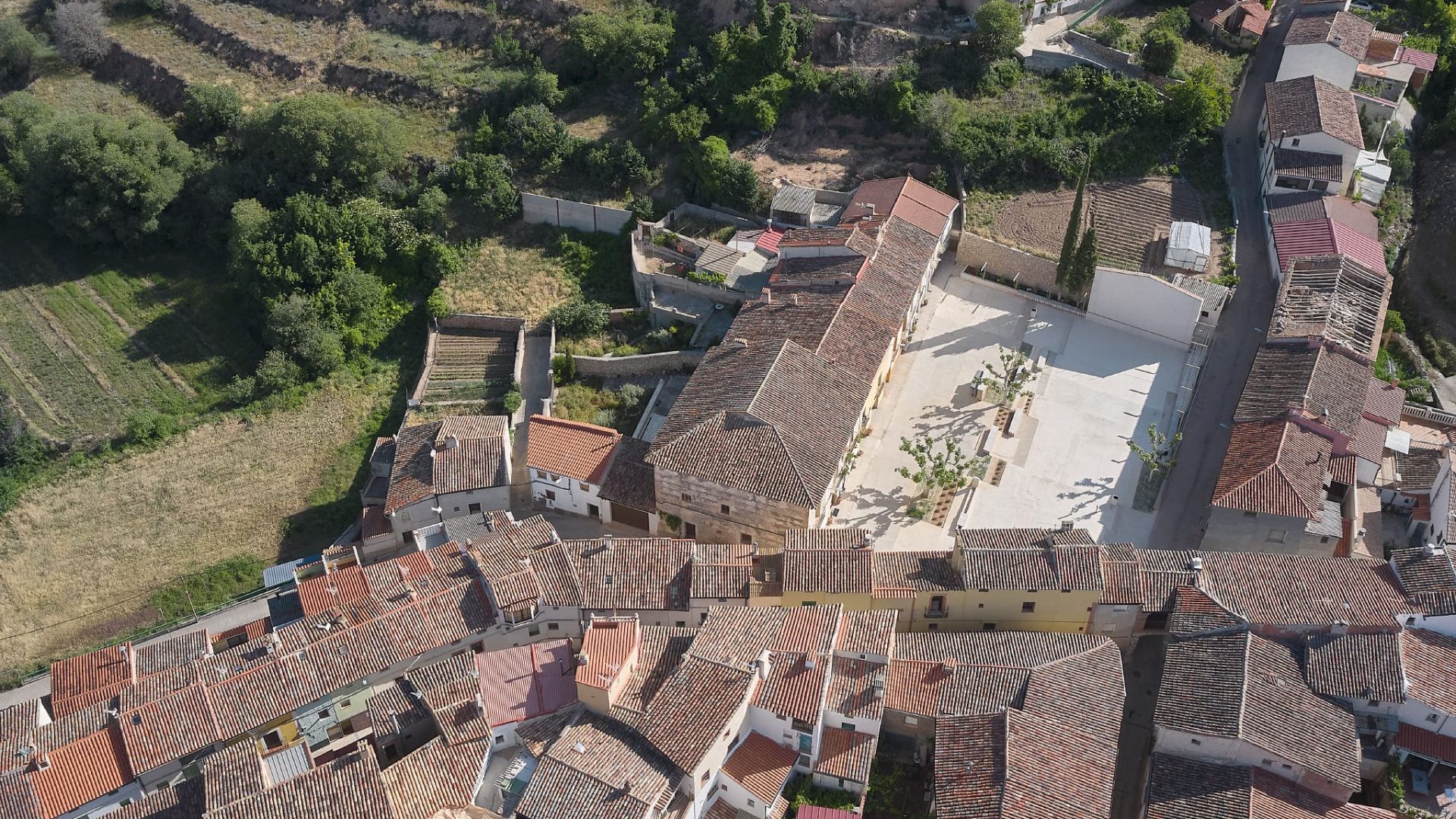 FINALISTA Mejor Actuación de Reforma, Rehabilitación o Restauración Edificatoria: Renovación Plaza Nueva de Montón de Jiloca de Sergio Sebastián.